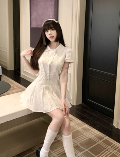 Popular design, age-reducing, versatile and slimming white dress