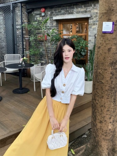 The Story of Roses Liu Yifei and Huang Yimei's same white puff sleeve shirt women's yellow skirt suit