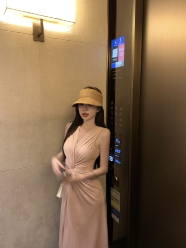 Real shot Sleeveless solid color simple sleeveless pure desire summer waist twist twist temperament elastic casual long skirt