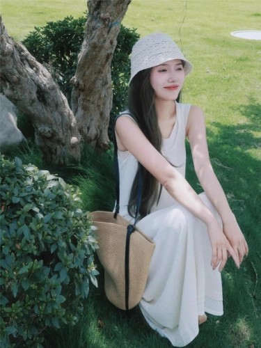 Seaside vacation white Royal Sister A-line gentle style summer 2024 new goddess style exquisite and beautiful long skirt