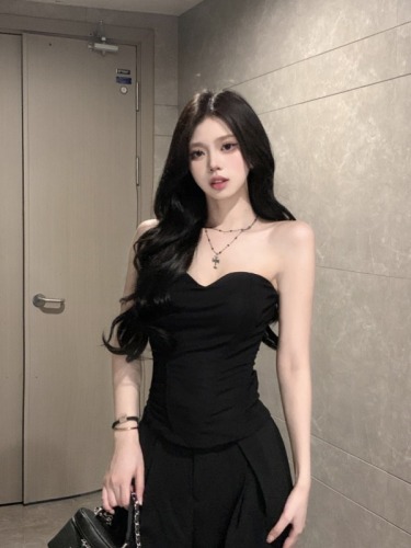 Actual shot of hot girl's design sense niche simple pinch waist slimming fishbone tube top trousers suit