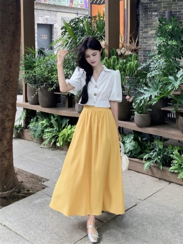 The Story of Roses Liu Yifei and Huang Yimei's same white puff sleeve shirt women's yellow skirt suit