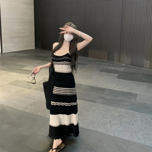 Pure lust style contrast striped knitted suspender dress for women summer 2024 new slim slim casual long skirt