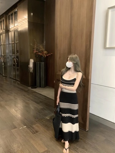 Pure lust style contrast striped knitted suspender dress for women summer 2024 new slim slim casual long skirt