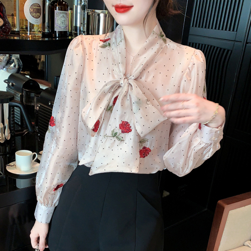 Already shipped, real shot 2024 autumn new heavy industry embroidered temperament lantern sleeve shirt super fairy shirt for women