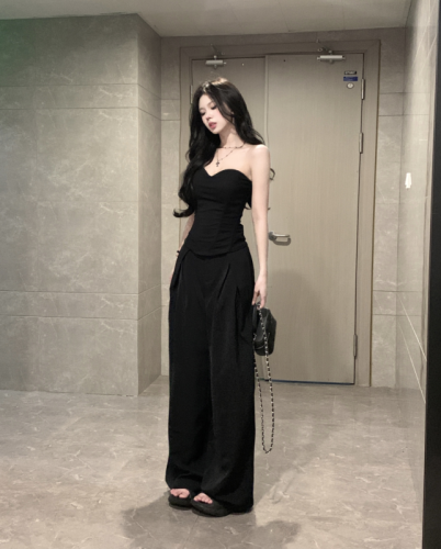 Actual shot of hot girl's design sense niche simple pinch waist slimming fishbone tube top trousers suit