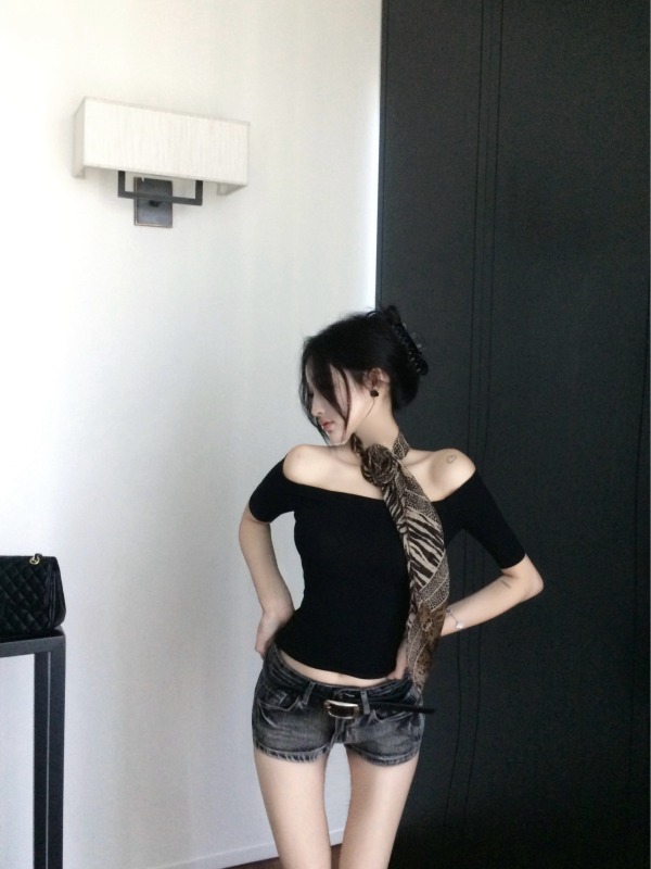 Actual shot and real price antique one-shoulder top and scarf set