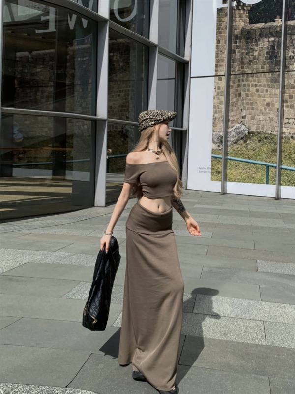 Actual shot and real price ~ hot girl's one-shoulder slim short-sleeved top + casual high-waisted versatile long skirt