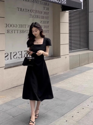 Solid color French minimalist style dress for women summer gentle style puff sleeves square neck waist long skirt