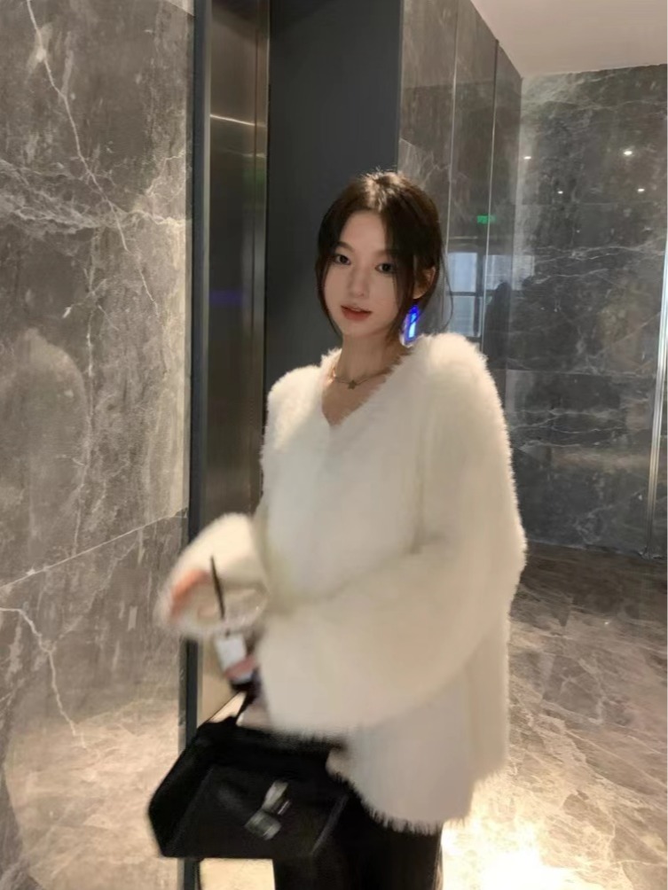 High-end Lazy Black Soft V-neck Cashmere Sweater for Women in Autumn and Winter Loose Pullover Pure Desire Knitwear 