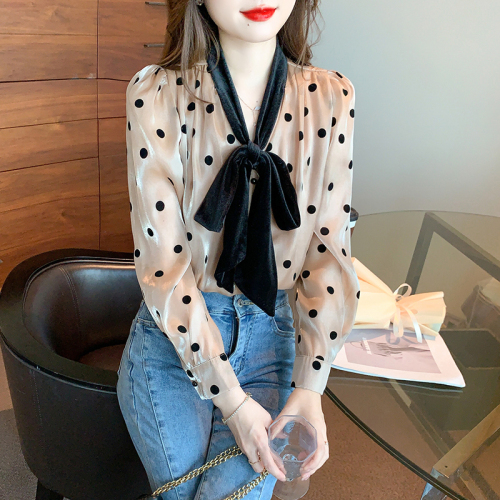 Actual shot of the new 2024 autumn and winter Korean style all-match gold velvet stitching bow tie long-sleeved shirt women's bottoming shirt