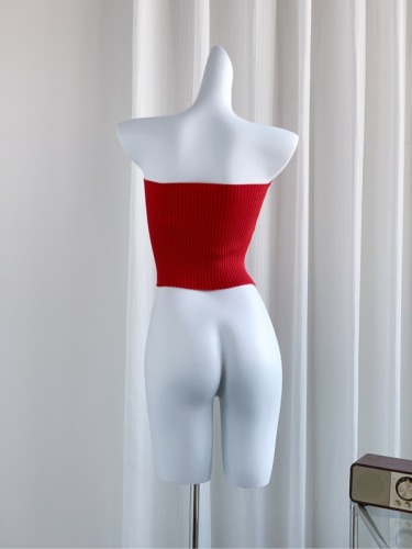 Real shot of DULA Haojia hot girl red knitted tube top for women early spring new outer wear sexy short top