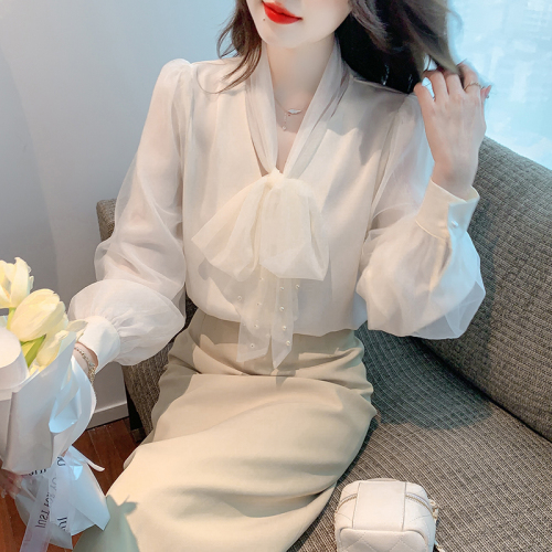 Real shot long-sleeved top 2024 autumn and winter new elegant classic temperament commuting beaded straps and soft yarn versatile shirt