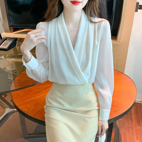 Actual shot of 2024 autumn and winter new versatile V-neck design satin long-sleeved shirt women's top with bottoming shirt winter