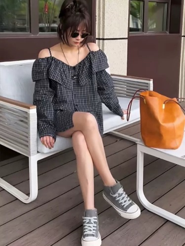 Retro plaid sunscreen shirt for women 2024 new style ruffled one-shoulder suspender top loose mid-length shirt