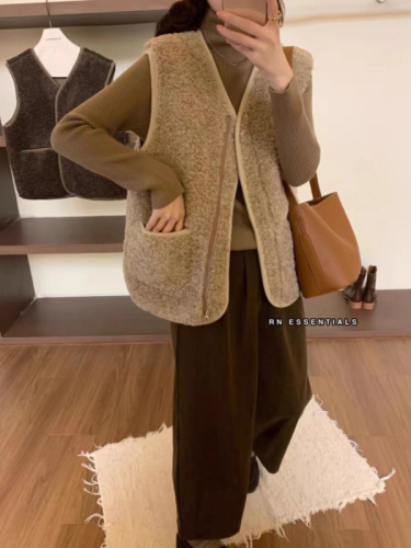 2024 autumn and winter new products loose, casual and versatile Korean style loose slimming temperament lazy imitation lamb hair vest