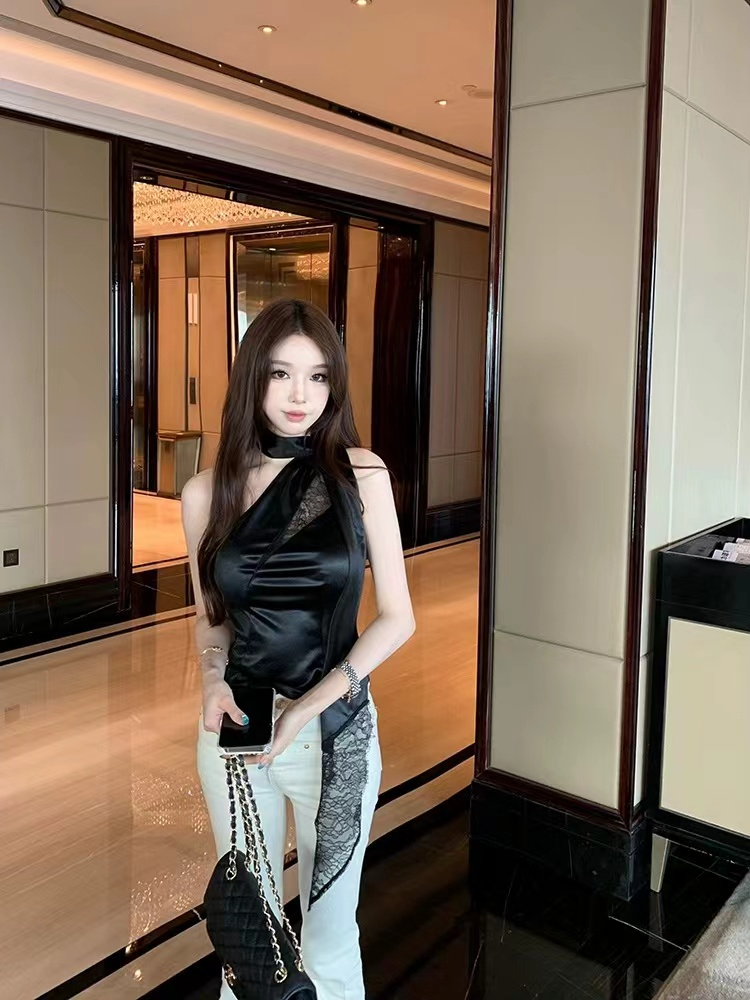 Summer sexy hottie lace temperament hollow Korean style stunning halter neck strap pure desire short slanted shoulder top for women
