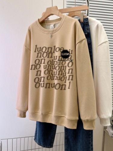 Actual shot of autumn thin sweatshirt for women plus size, back collar, shoulder line M-XXXL