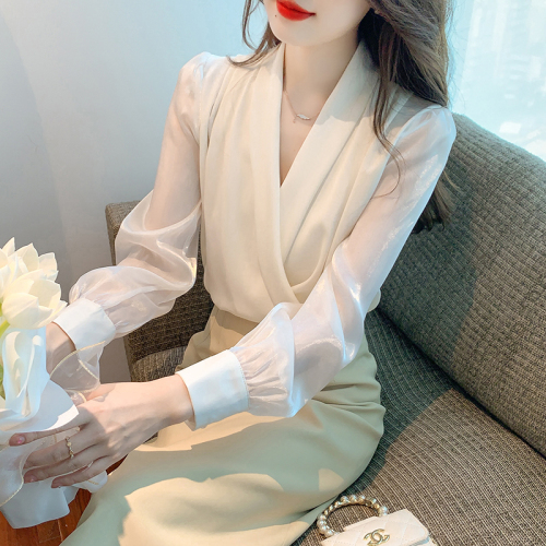 Actual shot of 2024 autumn and winter new versatile V-neck design satin long-sleeved shirt women's top with bottoming shirt winter