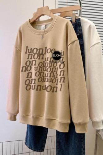 Actual shot of autumn thin sweatshirt for women plus size, back collar, shoulder line M-XXXL