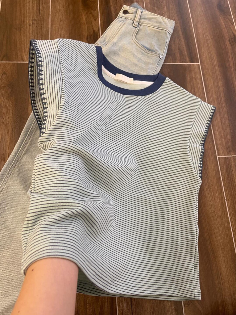 A very Hong Kong style piece ~ Retro striped right shoulder small flying sleeves top for women summer new sleeveless vest