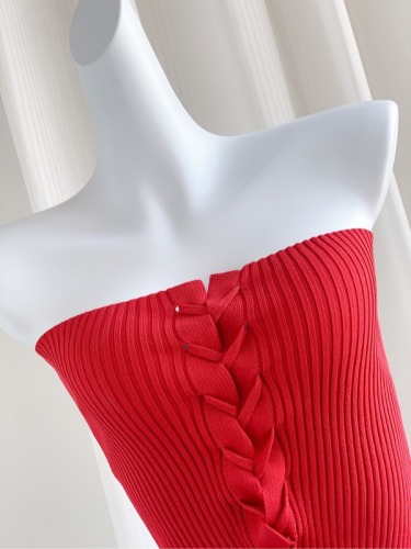 Real shot of DULA Haojia hot girl red knitted tube top for women early spring new outer wear sexy short top