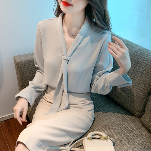 2024 Autumn New Tops Women's White Chiffon Shirt Design Niche V-Neck Shirt Long Sleeve Women's Shirt