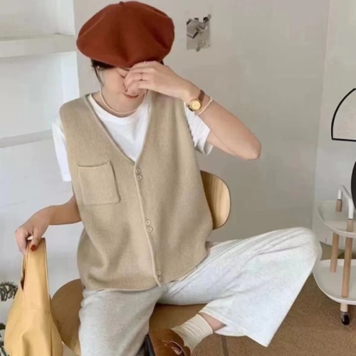 Early autumn knitted cardigan retro college style female literary style simple ins style Korean sleeveless knitted vest