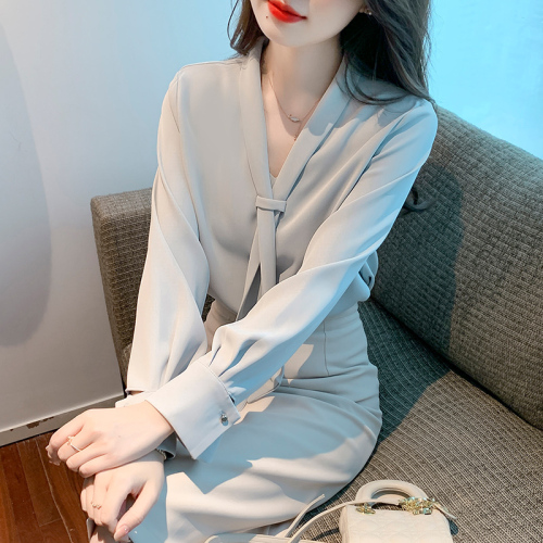 2024 Autumn New Tops Women's White Chiffon Shirt Design Niche V-Neck Shirt Long Sleeve Women's Shirt