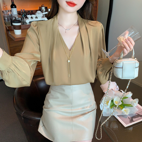 2024 Spring and Autumn V-neck white shirt women's long-sleeved satin French design niche top professional commuting top