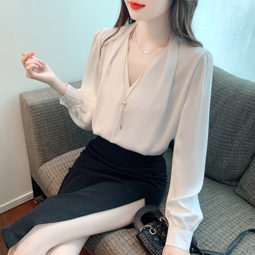 2024 Spring and Autumn V-neck white shirt women's long-sleeved satin French design niche top professional commuting top