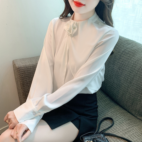 Actual shot of 2024 new women's shirt design niche autumn and winter satin fashion long-sleeved shirt