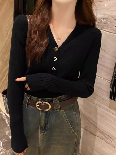 Bottoming shirt for women, small fragrant style inner wear, 2024 new v-neck sweater, soft waxy sweater, long-sleeved early autumn top