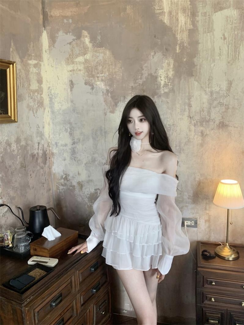 Pure lust hot girl style tube top dress for women summer pleated slightly see-through high-end temperament waist slimming long-sleeved short skirt