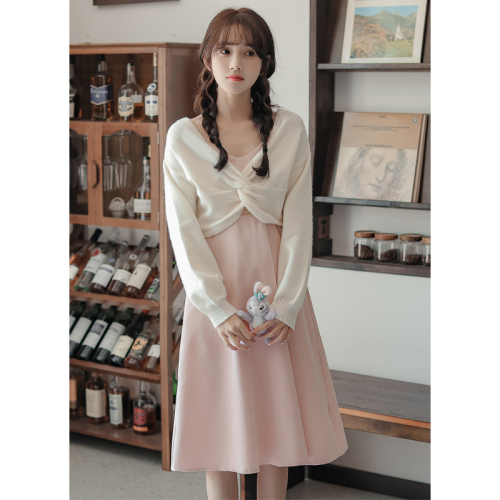 A set of no less than 137 real shot 2024 spring style gentle girly temperament suspender skirt sweater suit