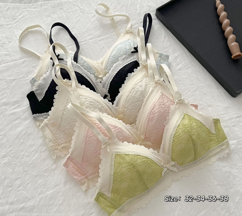 New Japanese style seamless lace for girls, breast-retracting, anti-sagging, comfortable underwear for women to push up small breasts, no steel rings