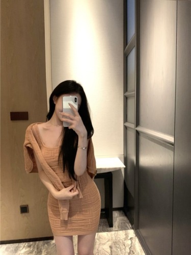 Actual shot of Xiaoxiangfeng suit, elegant long-sleeved knitted cardigan top, slim-fitting suspender dress, two-piece set