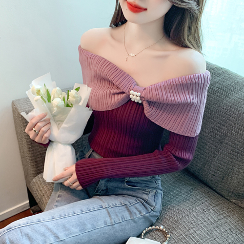 Real shot of 2024 autumn wool sweater, simple one-line collar pullover, spring and autumn style sweater