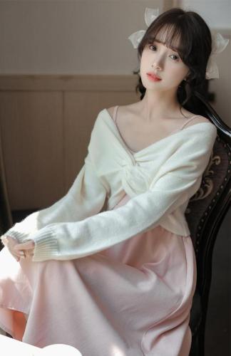 A set of no less than 137 real shot 2024 spring style gentle girly temperament suspender skirt sweater suit