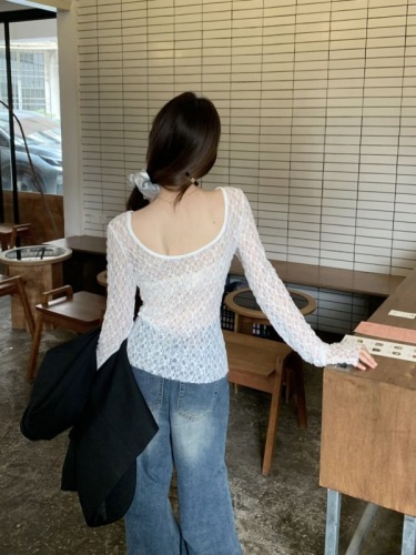 Real shot of three standard see-through front and back backless long-sleeved lace bottoming shirt for women