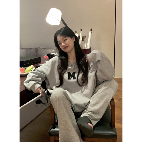 Official picture 2024 new autumn and winter Korean style fashionable design loose and slim Hong Kong style letter print round neck sweatshirt