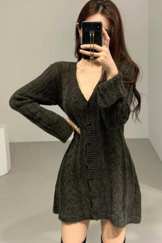 Korean chic temperament, light and mature style V-neck hemp pattern single-breasted knitted dress with slit cuffs design short skirt