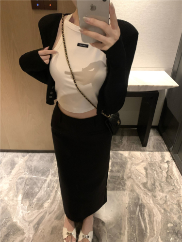 Actual shot of black cardigan knitted jacket, crop top, I-shaped camisole, A-line high-waisted slim skirt suit