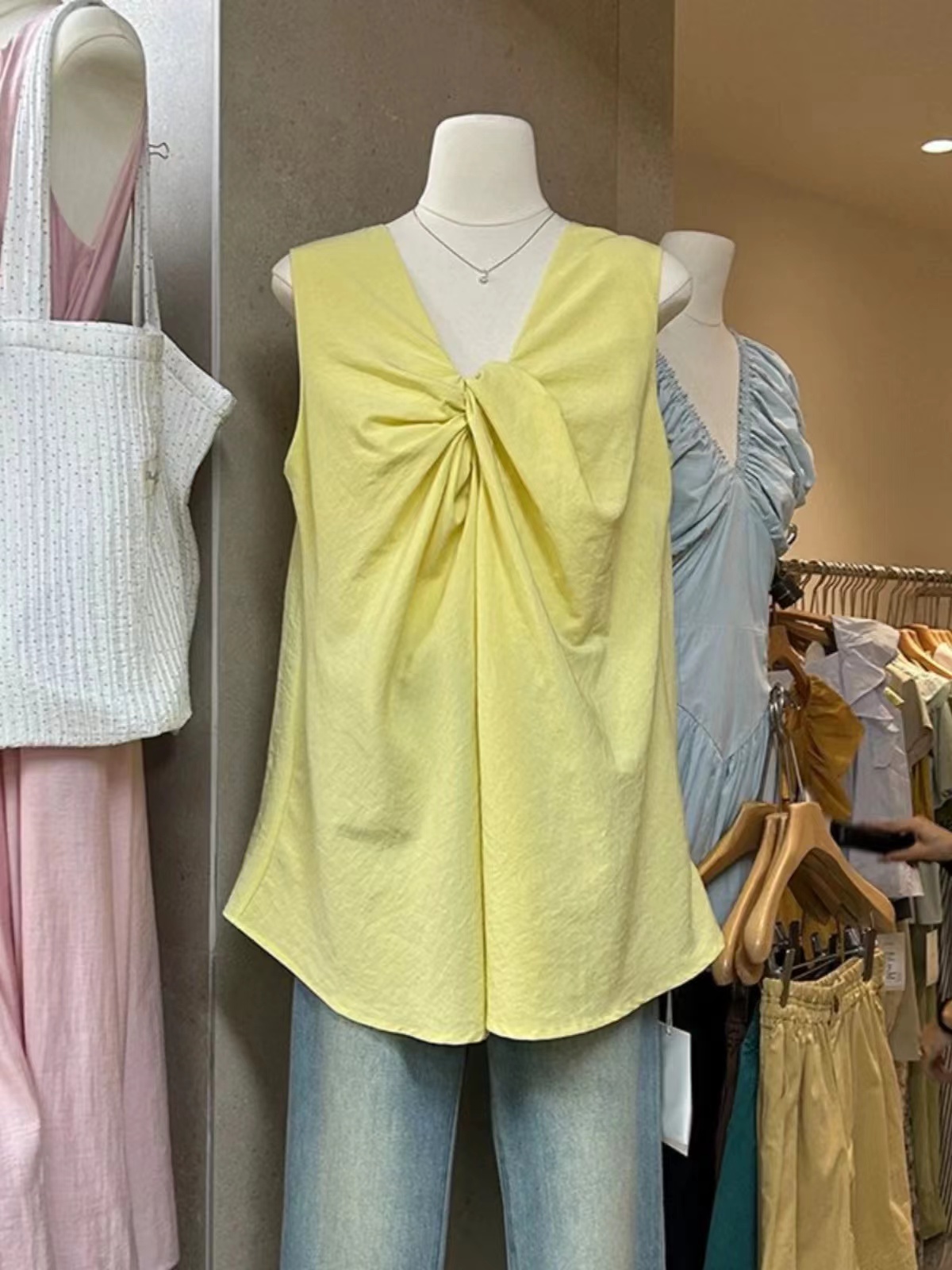 Thirteen Lines Women's Summer Dopamine Wear Knot Vest Korean Style Unique and Beautiful Small Shirt Temperament Sleeveless Top