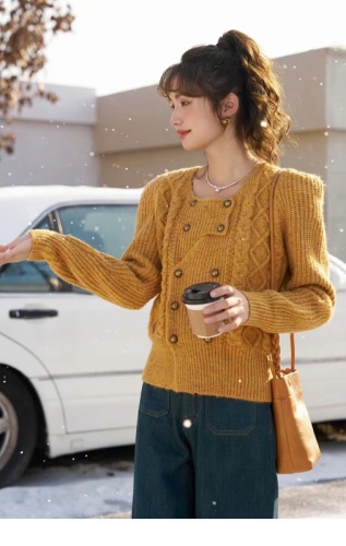 Xiaoxiangfeng double-breasted sweater women's autumn and winter new loose round neck twist knitted top jacket