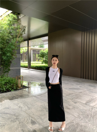 Actual shot of black cardigan knitted jacket, crop top, I-shaped camisole, A-line high-waisted slim skirt suit