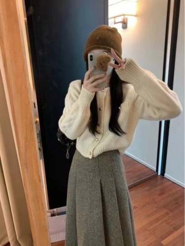 Xiaoxiangfeng knitted cardigan for women in autumn and winter, small, retro, fashionable, versatile, slimming short sweater