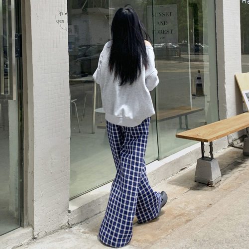 Actual shot of 24th ootd! New plaid pants for otakus, loose wide leg pants, lazy slimming plaid floor mopping pants