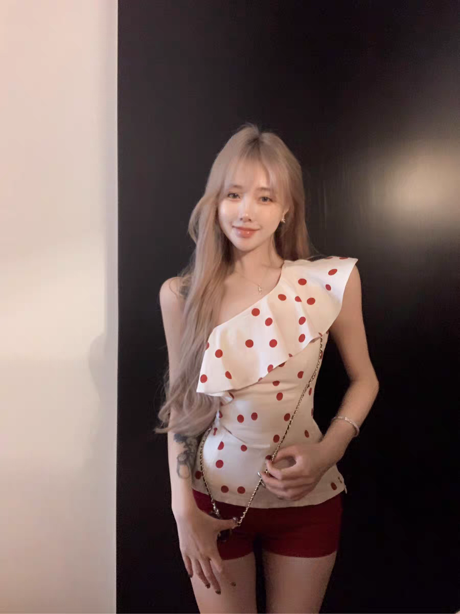 Hot Girl French Ruffled Polka Dot Sloping Shoulder Sleeveless Vest Women's Summer Slim Design Chic Outer Top