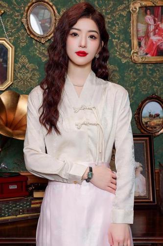 2024 autumn real shot new designer French chic top V-neck shirt commuting new Chinese style shirt for women